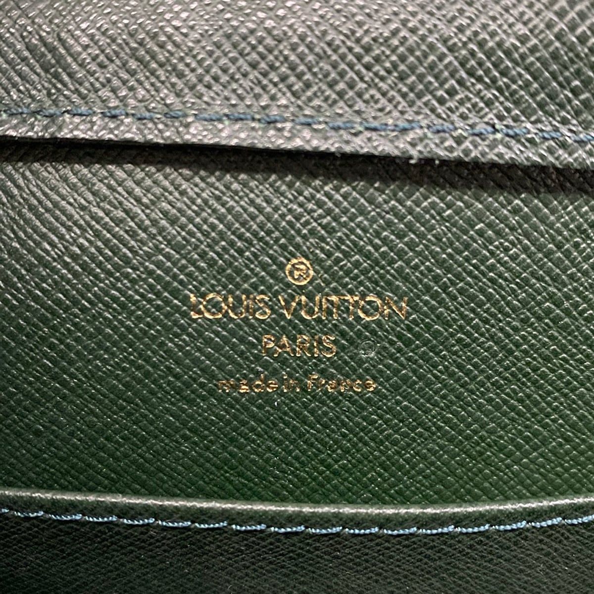 Louis Vuitton Second Bag Taiga Baikal Epi Sea Leather — view 9