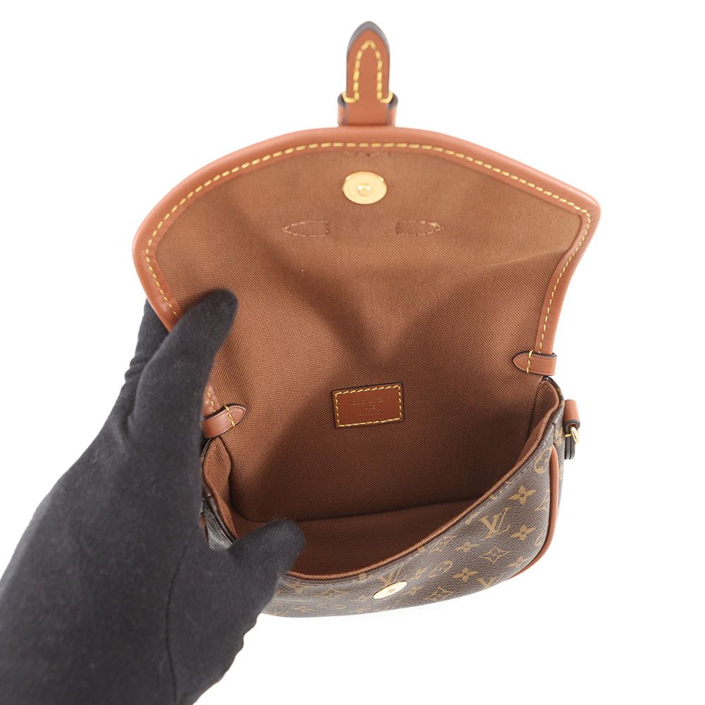 Louis Vuitton Waist Bag Monogram Solo 2-Way — view 7