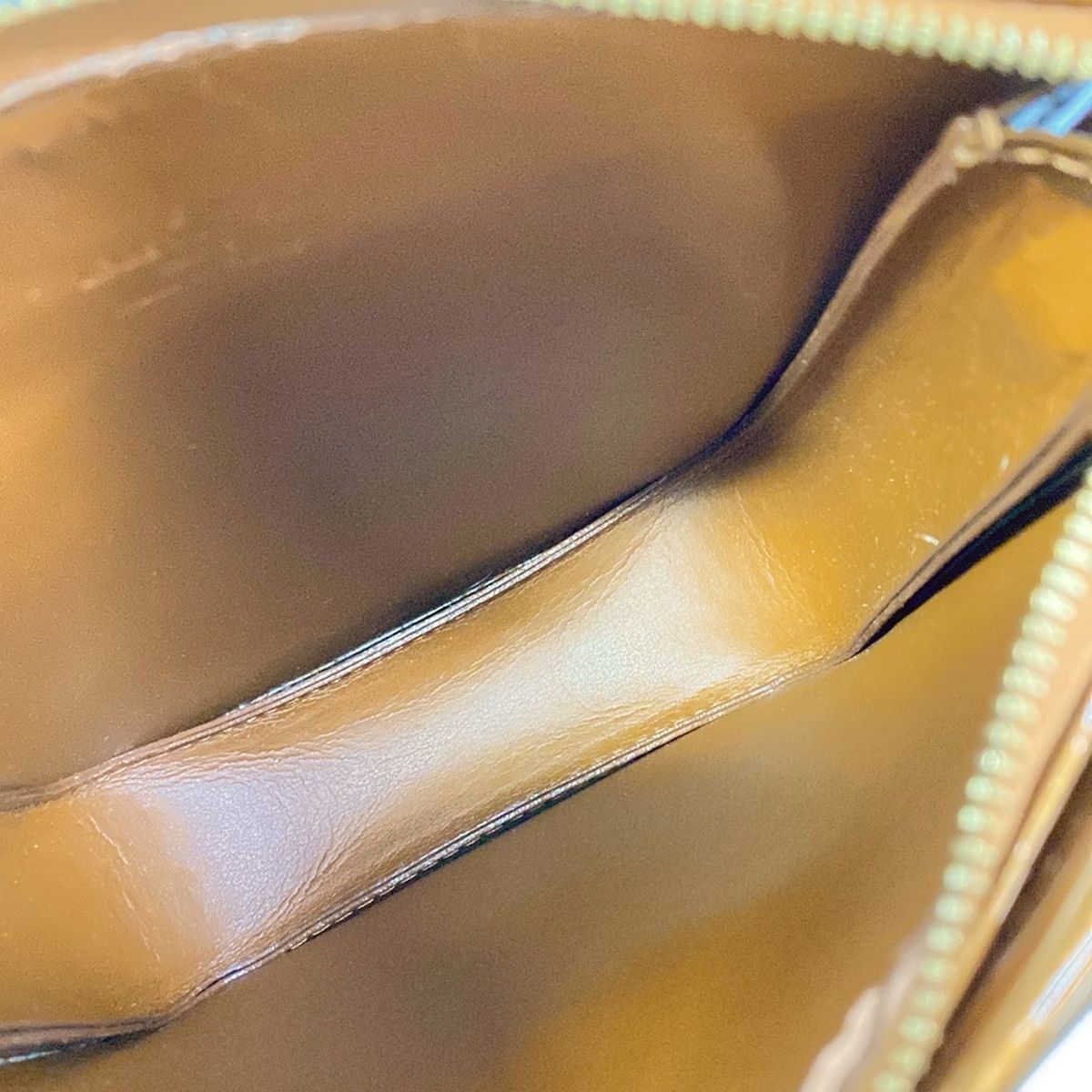 Louis Vuitton Shoulder Bag Monogram Vernis Blanc Leather — view 7