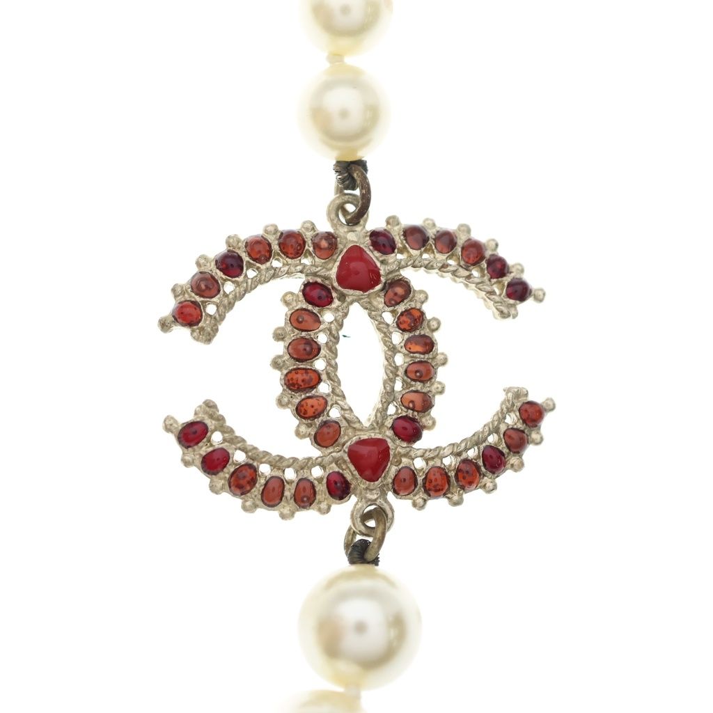 Chanel Faux Pearl Red Resin Necklace a CC Logo — view 3