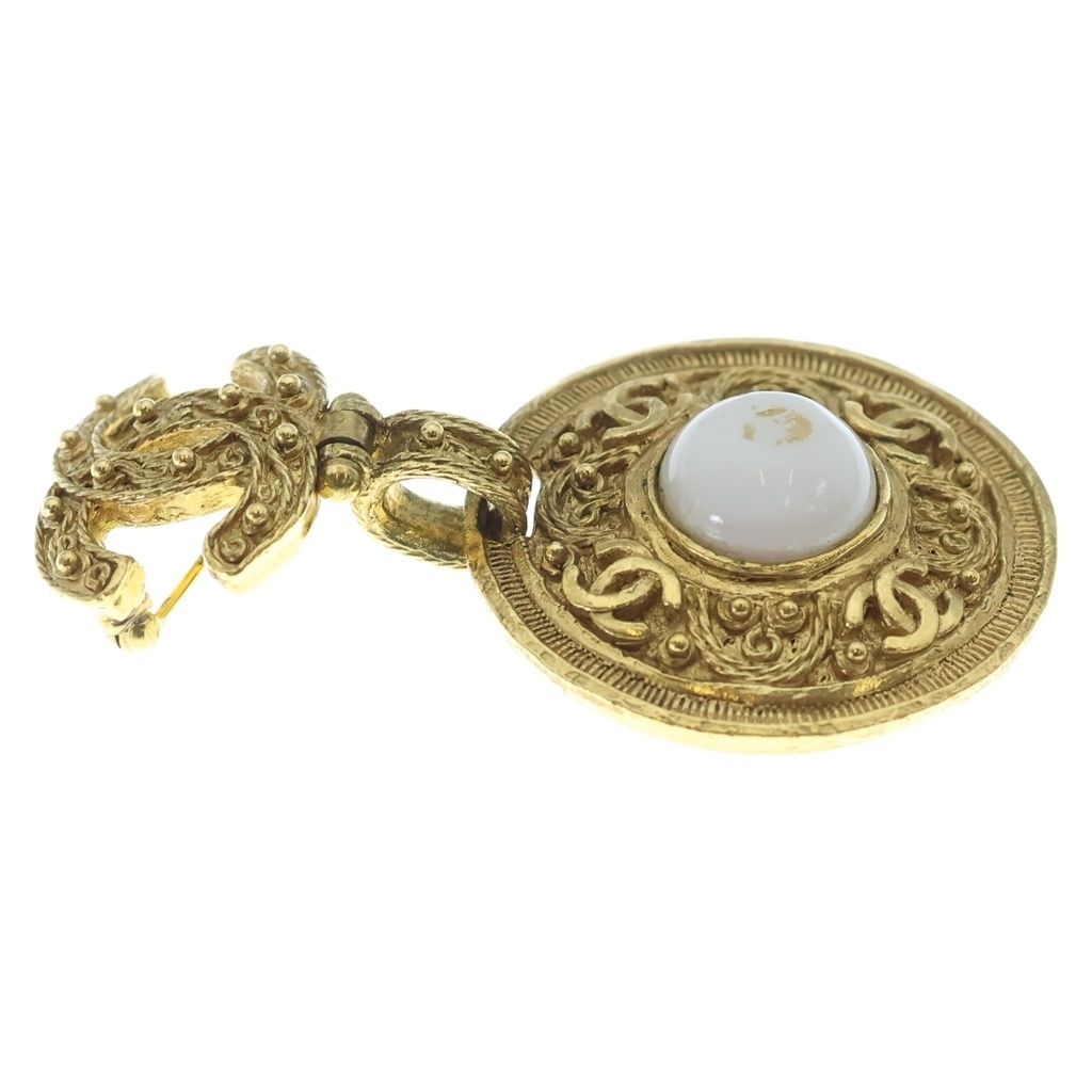 Chanel CC Logo Pearl Brooch Pin Badge Gold — view 3