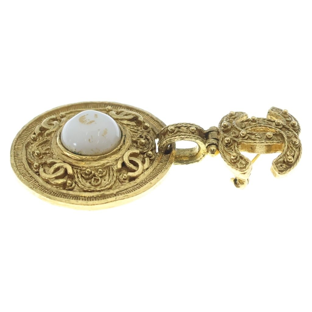 Chanel CC Logo Pearl Brooch Pin Badge Gold — view 4