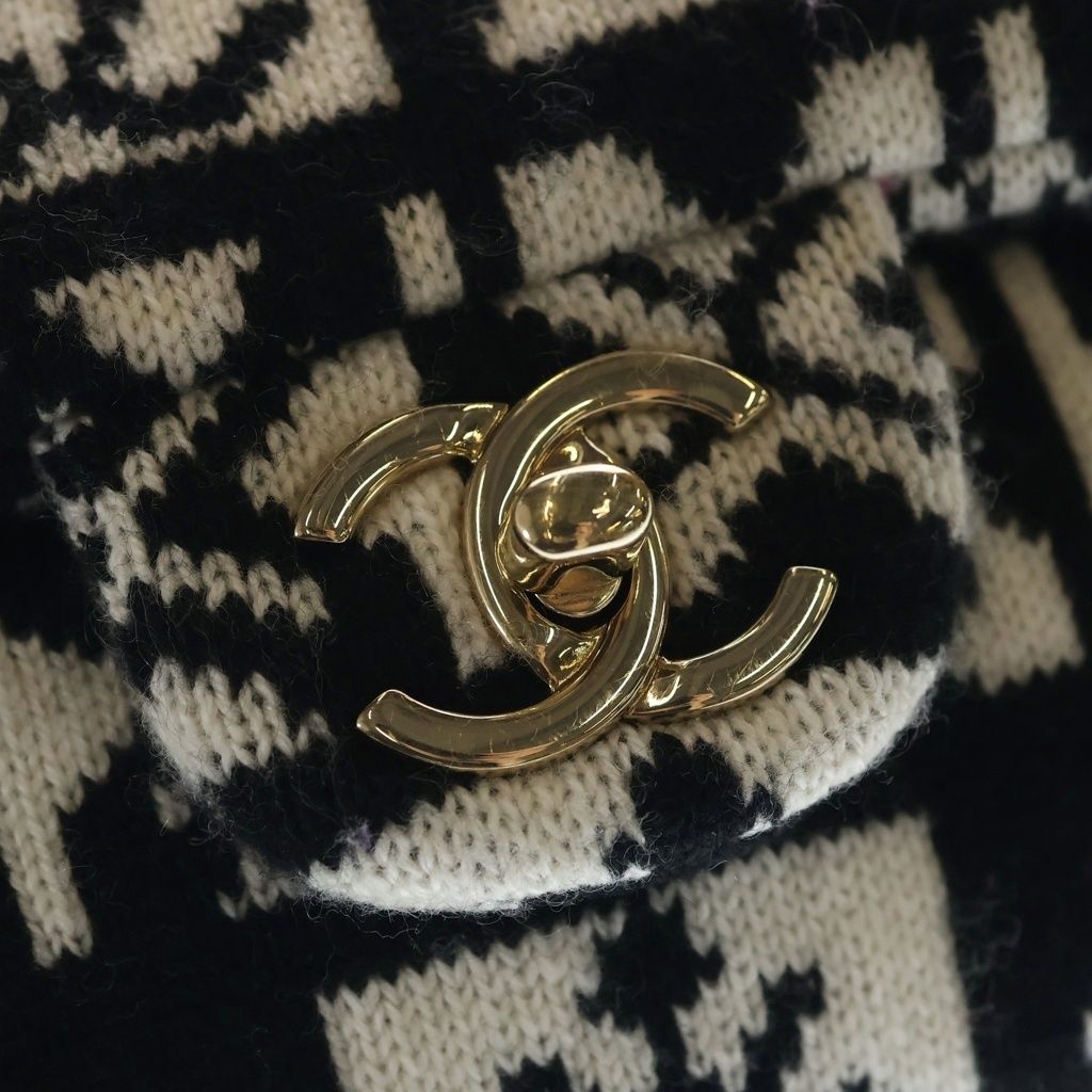 Chanel Coconut Jewel Gold Chain Shoulder Bag White Black — view 6