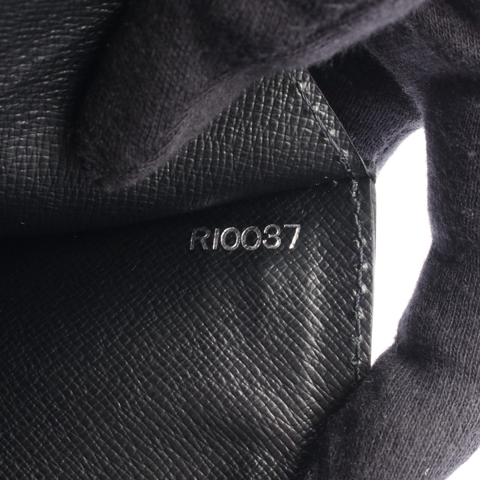 Louis Vuitton Clutch Pochette Series Dragonne Epi Noir Leather — view 5