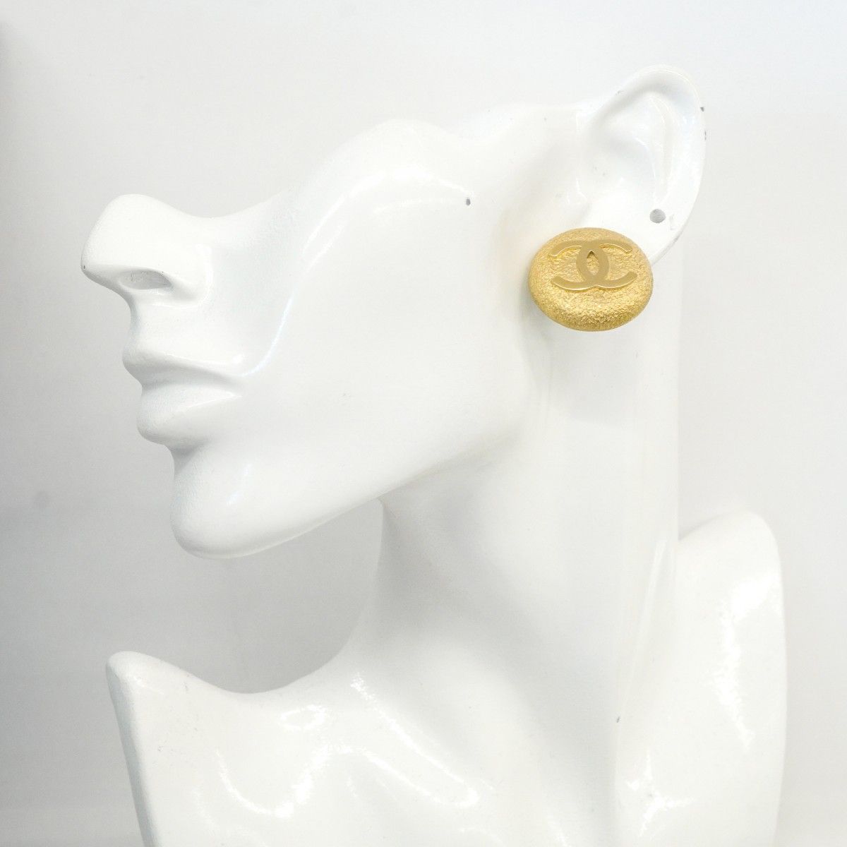 Chanel Earrings Vintage CC Logo Round — view 5
