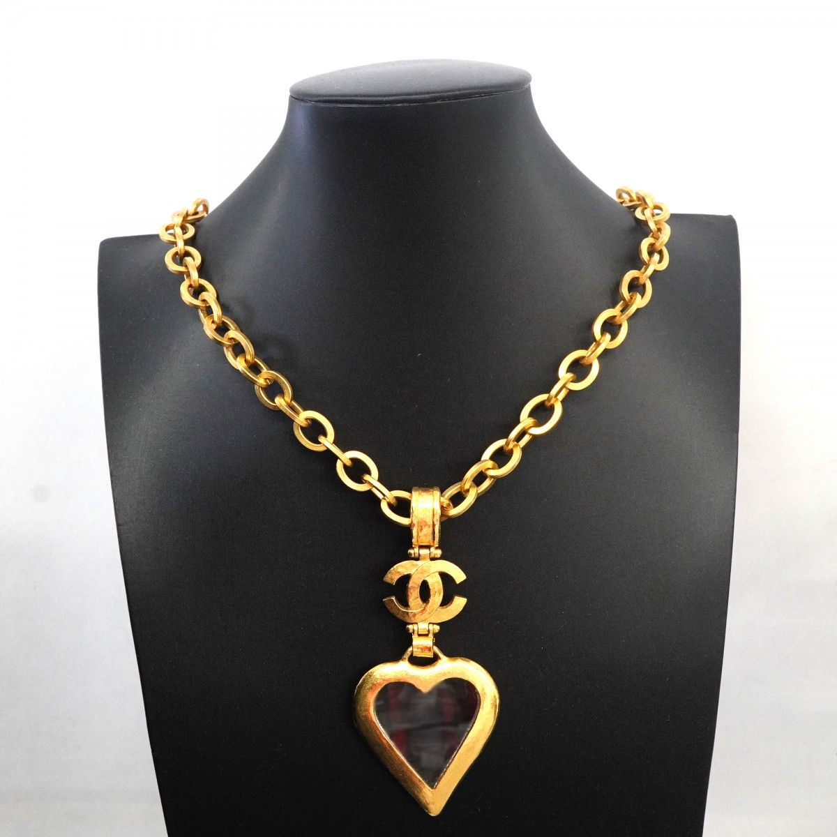 Chanel Necklace Vintage CC Logo Loupe Heart Motif Gold Plated — view 6