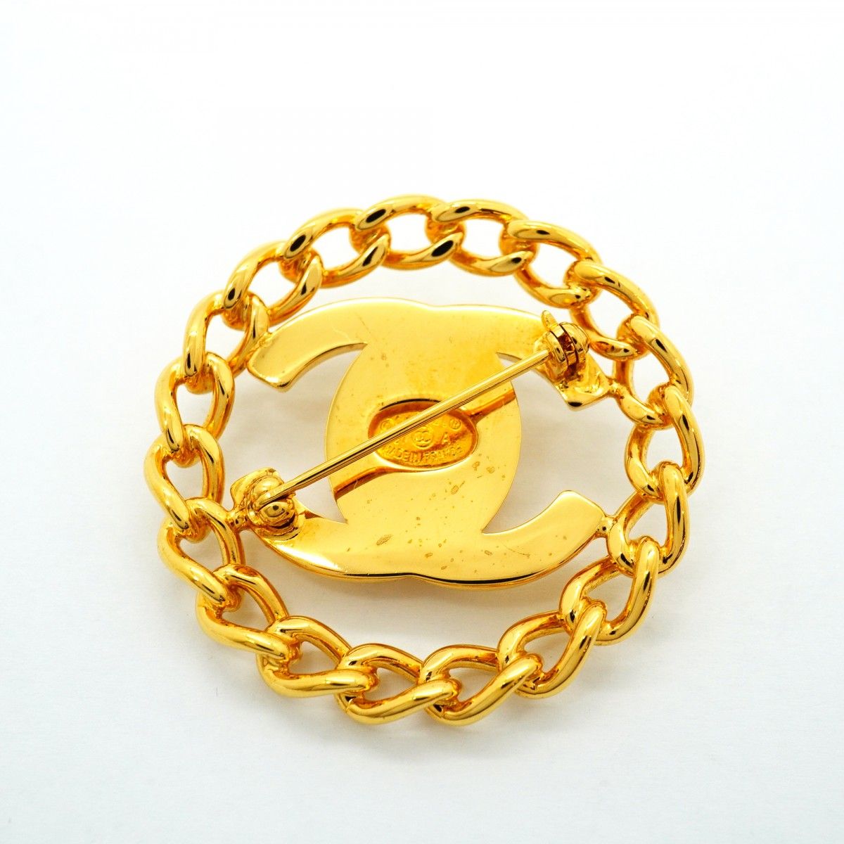 Chanel Brooch Vintage CC Logo Turnlock Gold Plated — view 5