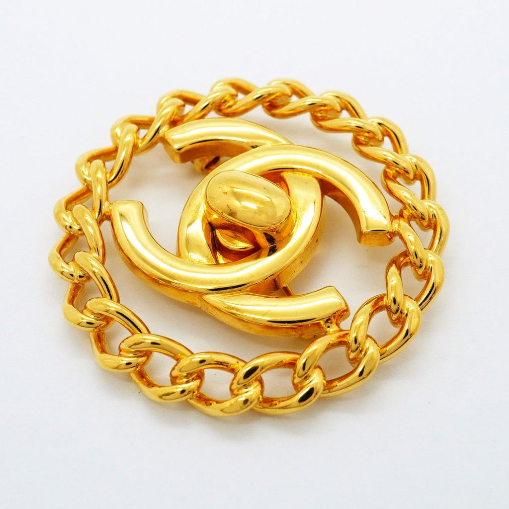 Chanel Brooch Vintage CC Logo Turnlock Gold Plated — view 2
