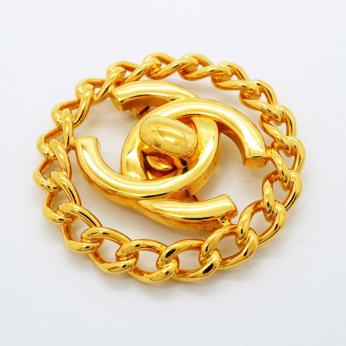 Chanel Brooch Vintage CC Logo Turnlock Gold Plated — view 2