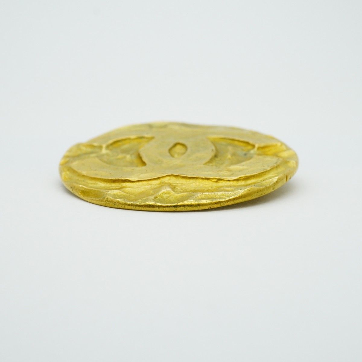 Chanel Brooch Vintage CC Logo Gold Plated — view 3