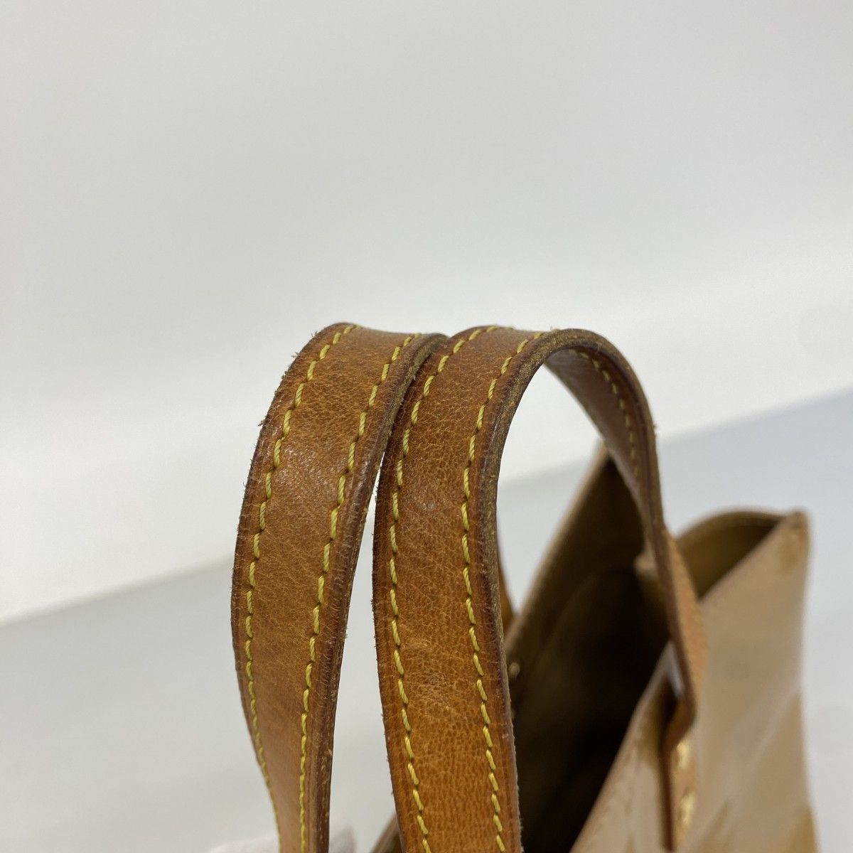 Louis Vuitton Handbag Vernis Reed PM Noisette — view 9