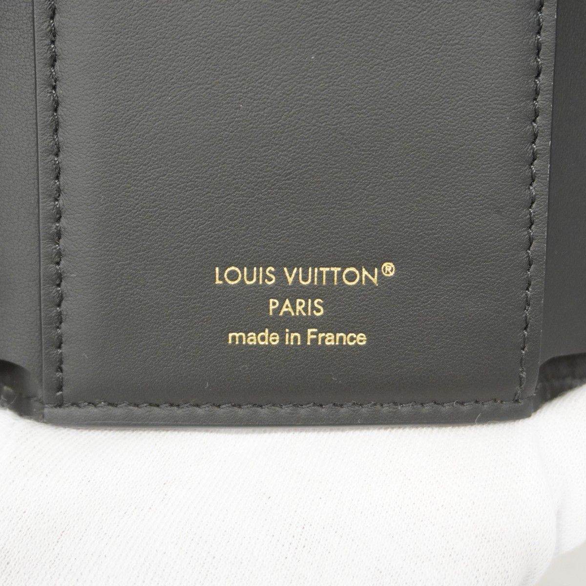 Louis Vuitton Trifold Wallet Taurillon Portefeuille Capucines Noir — view 4