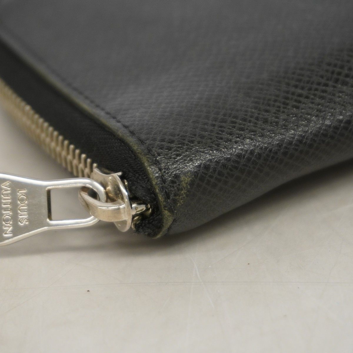 Louis Vuitton Wallet Taiga Zippy Vertical Noir — view 5
