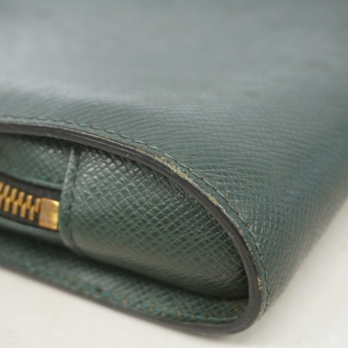 Louis Vuitton Clutch Taiga Baikal Epi — view 6