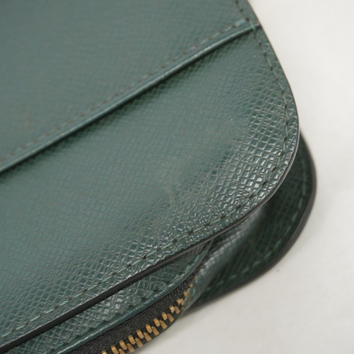Louis Vuitton Clutch Taiga Baikal Epi — view 7