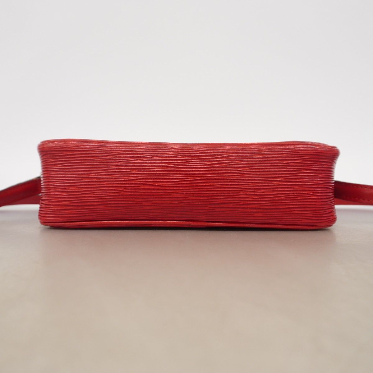 Louis Vuitton Shoulder Bag Epi Trocadero 24 Castilian — view 3
