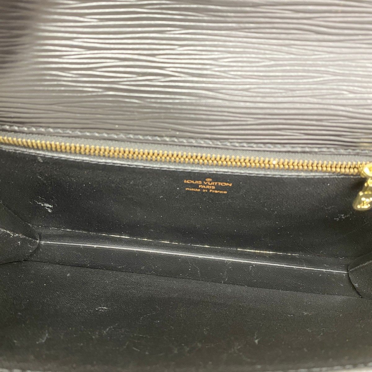 Louis Vuitton Clutch Epi Pochette Series Dragonne Noir — view 4