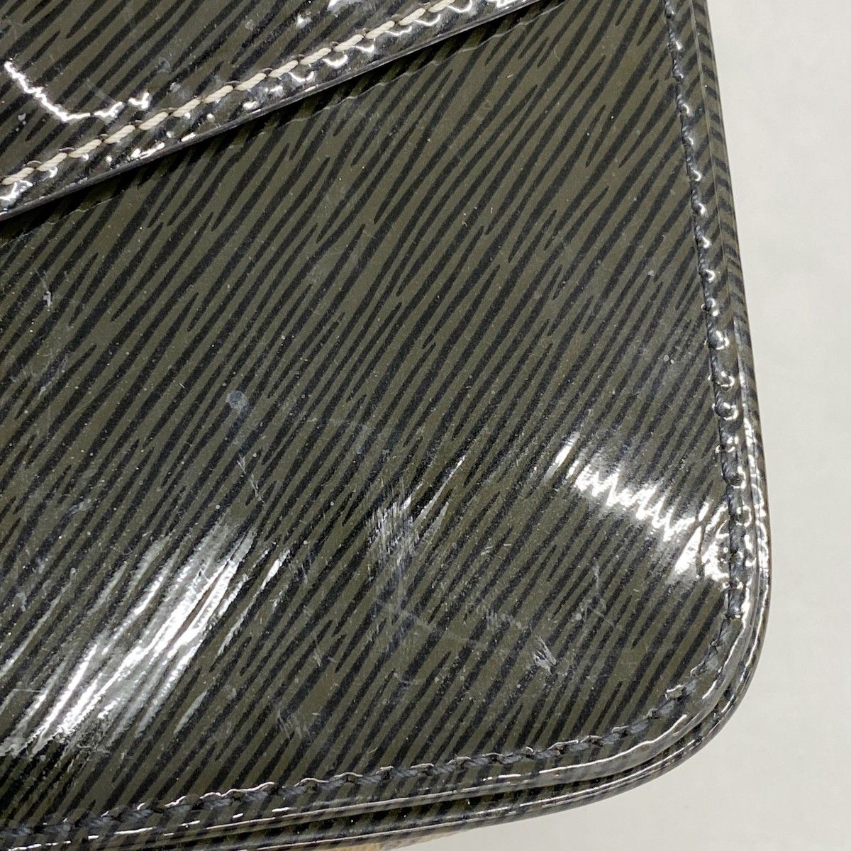 Louis Vuitton Handbag Shiny Epi Monogram Reverse Pochette Metis Mini Gray Brown — view 8