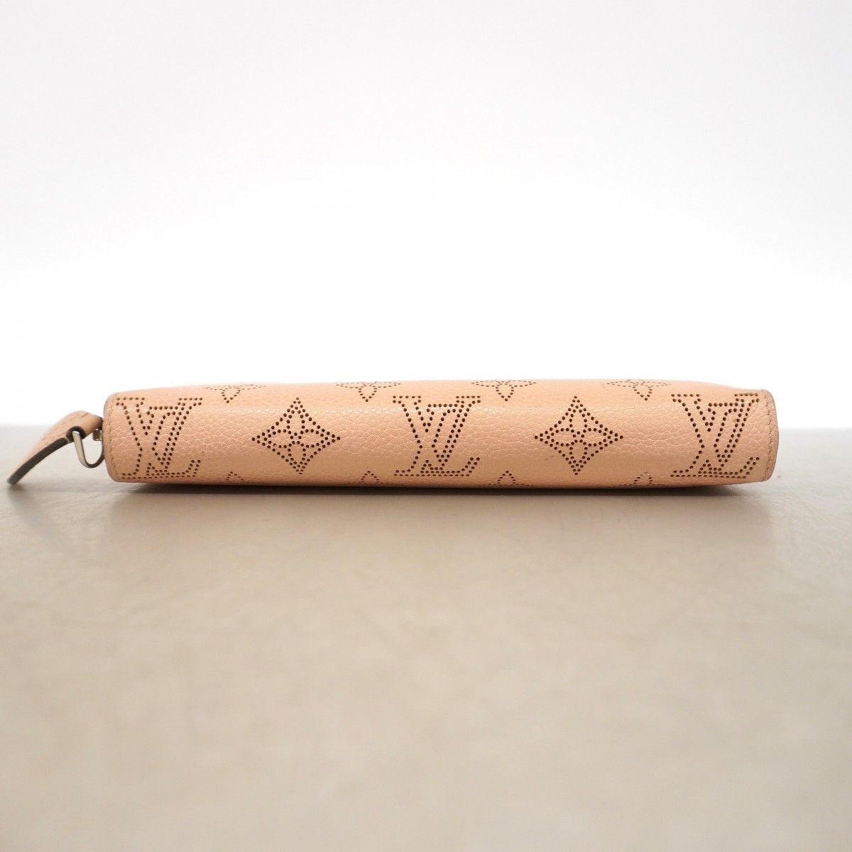 Louis Vuitton Wallet Mahina Zippy Magnolia — view 2