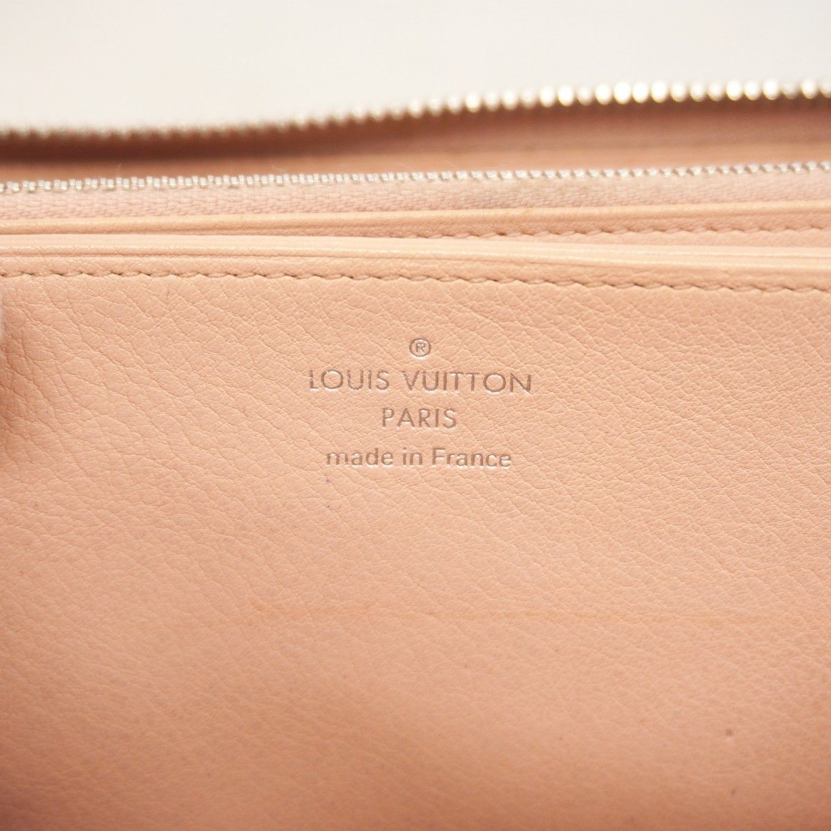 Louis Vuitton Wallet Mahina Zippy Magnolia — view 4