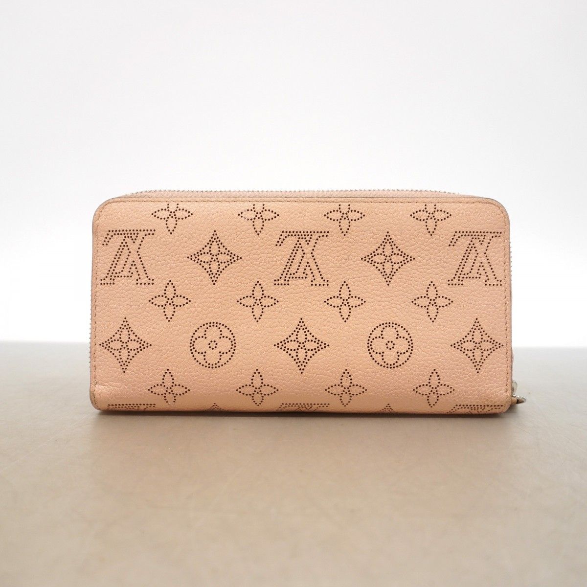 Louis Vuitton Wallet Mahina Zippy Magnolia — view 7