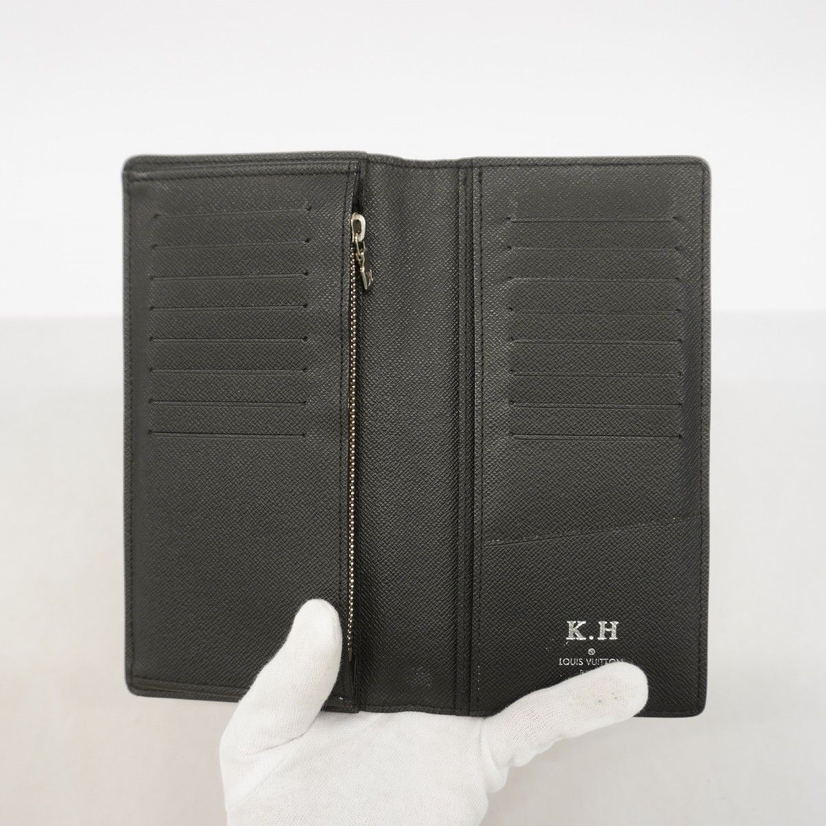 Louis Vuitton Wallet Taiga Portefeuille Brazza Noir — view 3