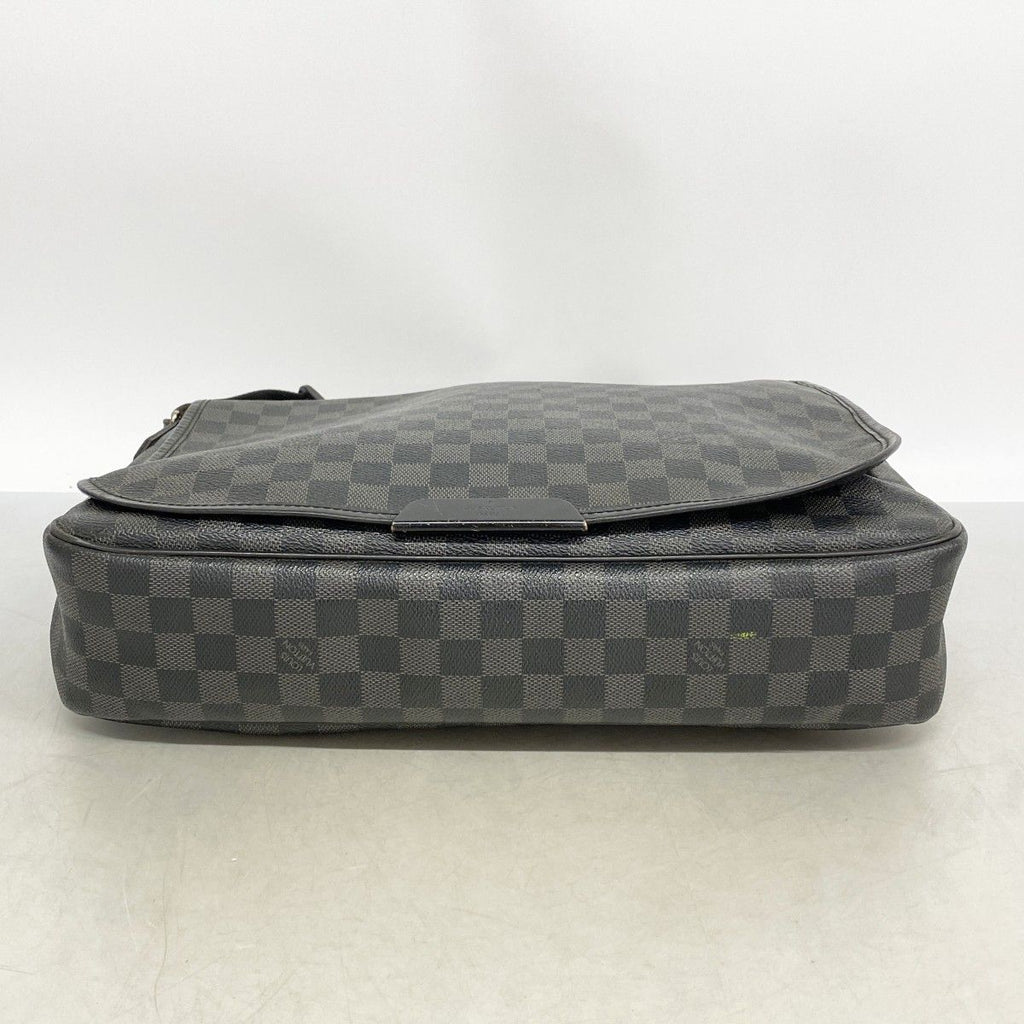 Louis Vuitton Shoulder Bag Damier Graphite Daniel MM Black Gray — view 3
