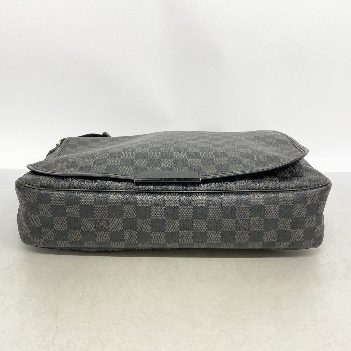 Louis Vuitton Shoulder Bag Damier Graphite Daniel MM Black Gray — view 3