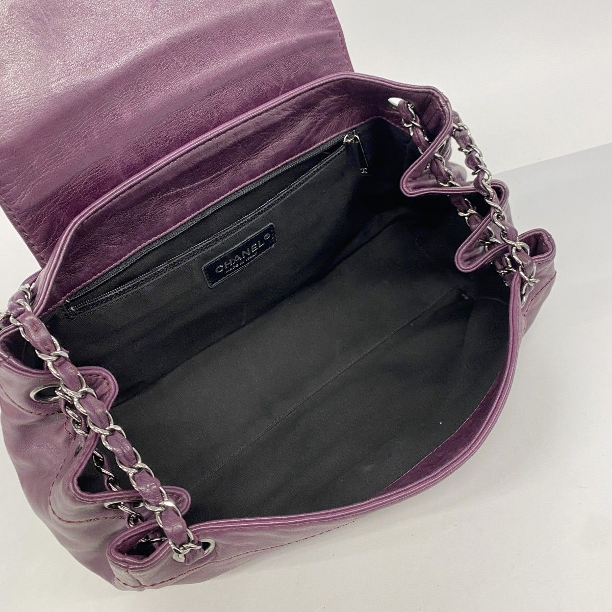 Chanel Shoulder Bag Lambskin Purple Silver — view 4