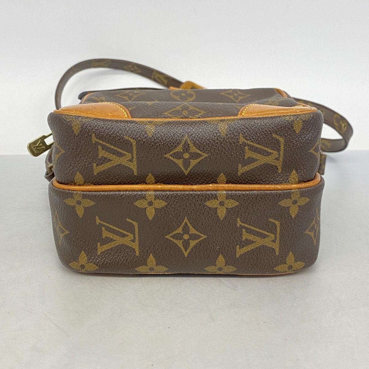 Louis Vuitton Shoulder Bag Monogram Amazon Brown — view 3