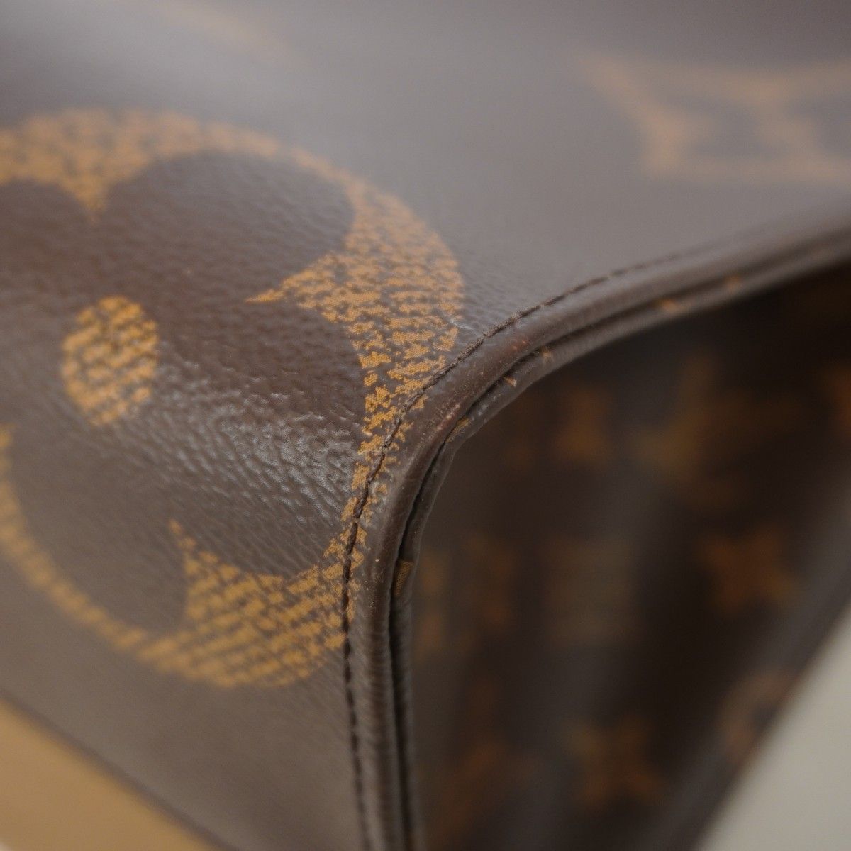 Louis Vuitton Tote Monogram Giant Reverse On The Go MM Brown 2-Way — view 7
