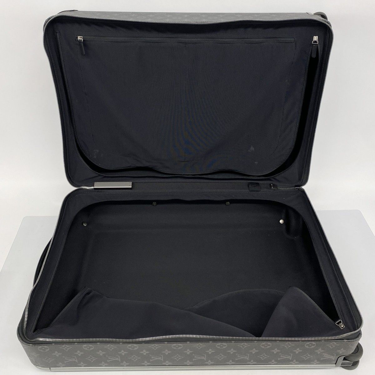 Louis Vuitton Travel Bag Monogram Eclipse Horizon 70 Black — view 4