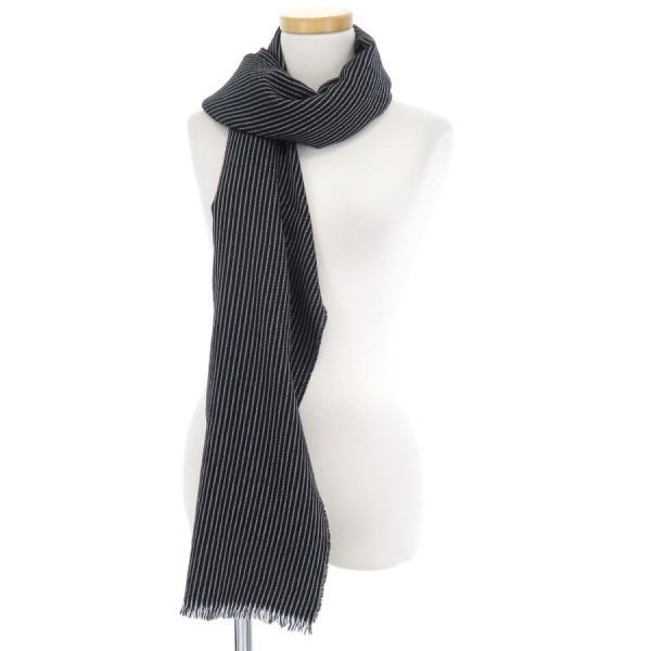 Louis Vuitton Etole Monogram Line Scarf — view 9
