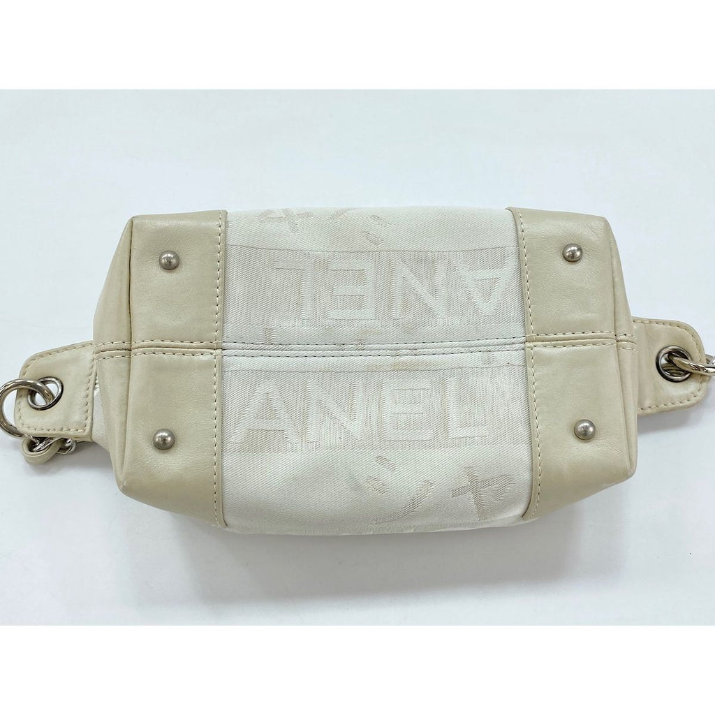 Chanel Shoulder Bag New Travel Line — view 7