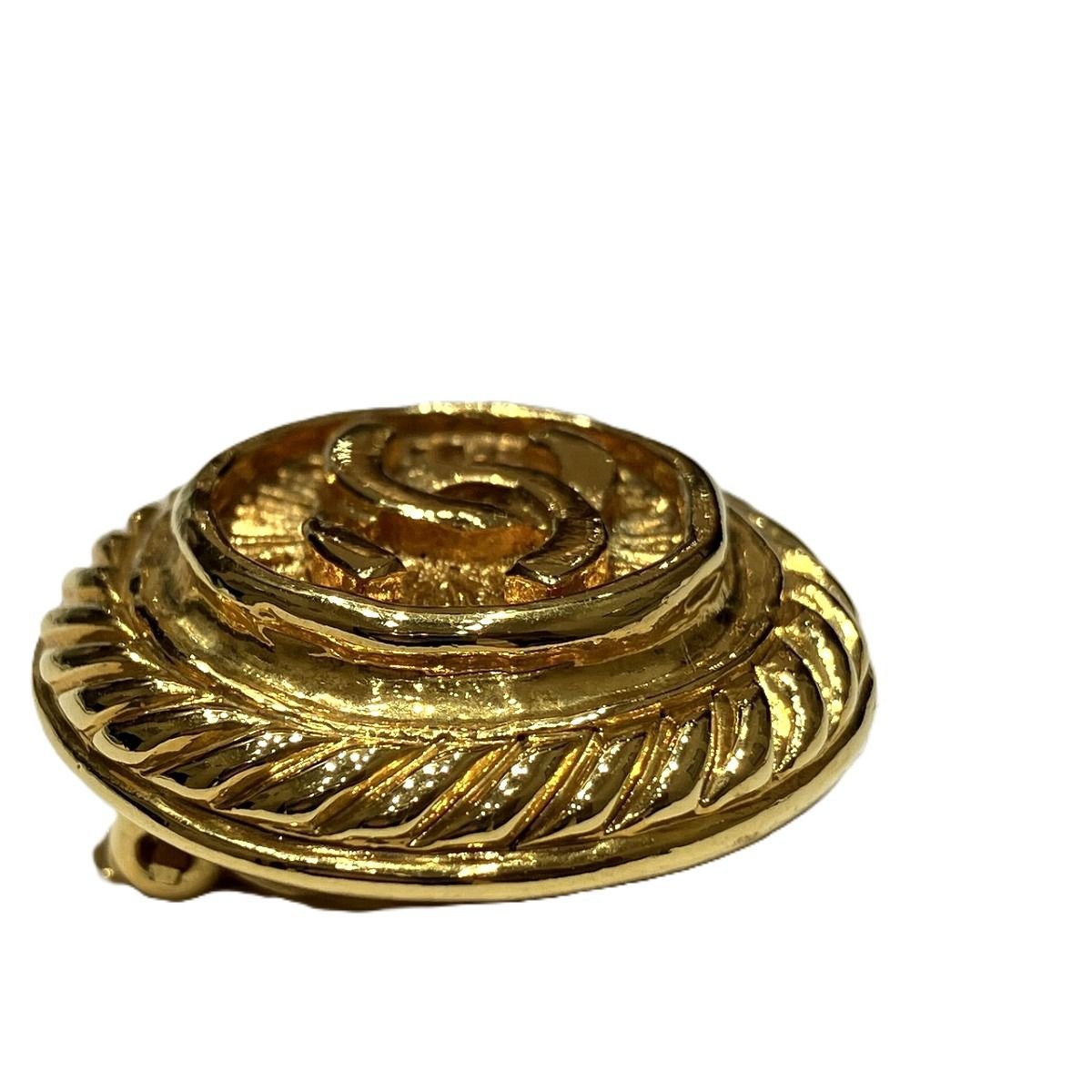Chanel Earrings Alloy Gold — view 2