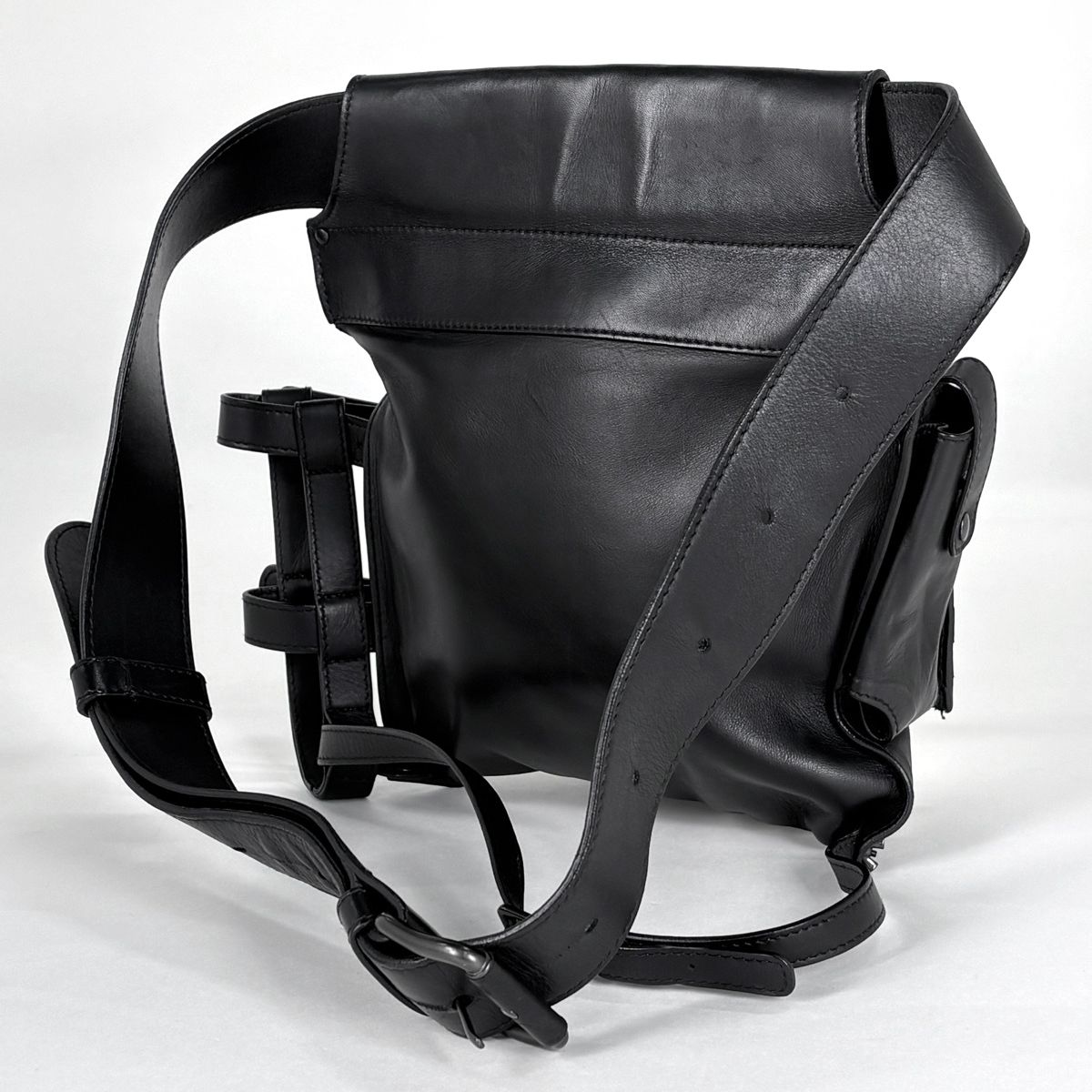 Bottega Veneta Intrecciato Waist Bag Pouch Leather Black — view 2