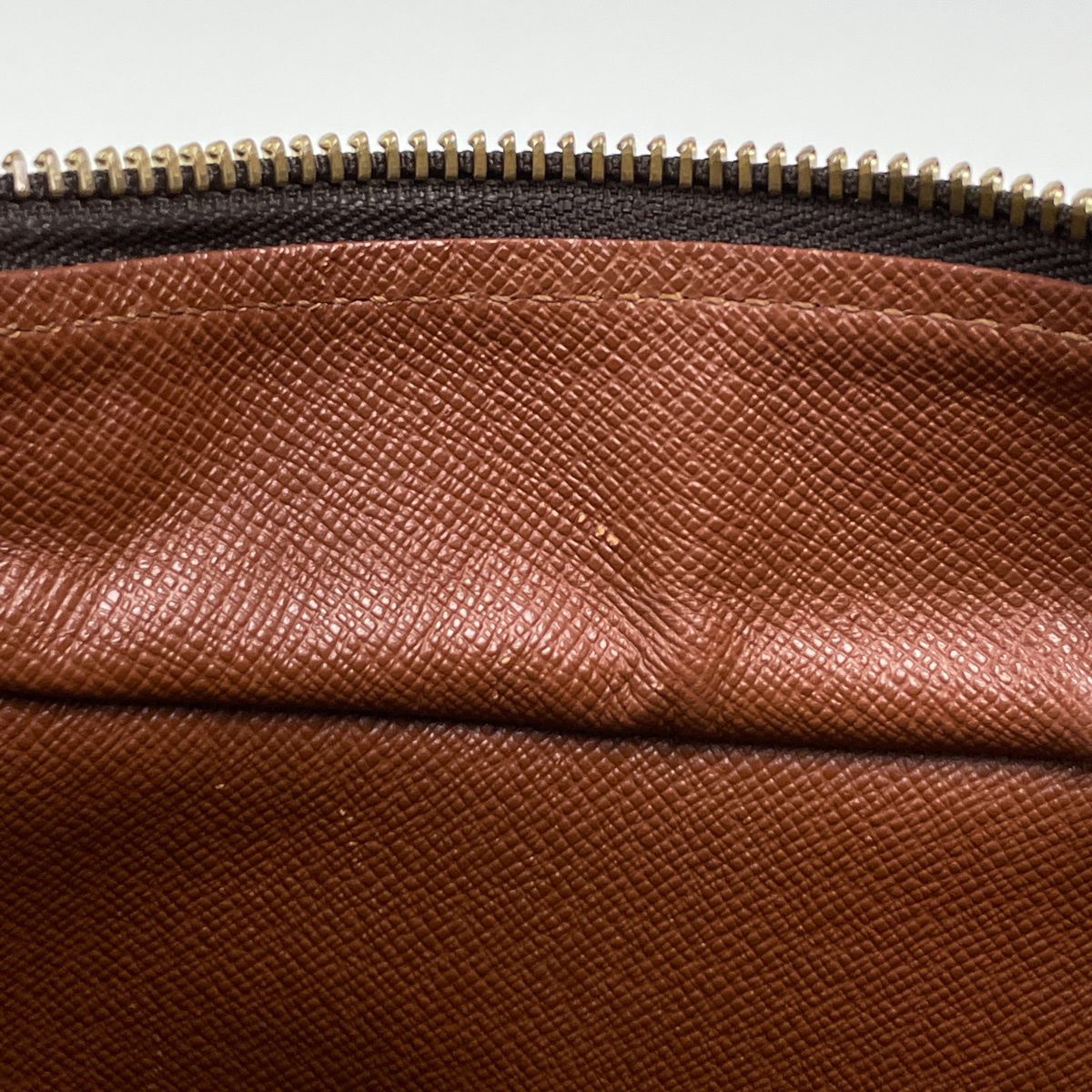 Louis Vuitton Boulogne 30 Shoulder Bag Monogram Brown — view 9