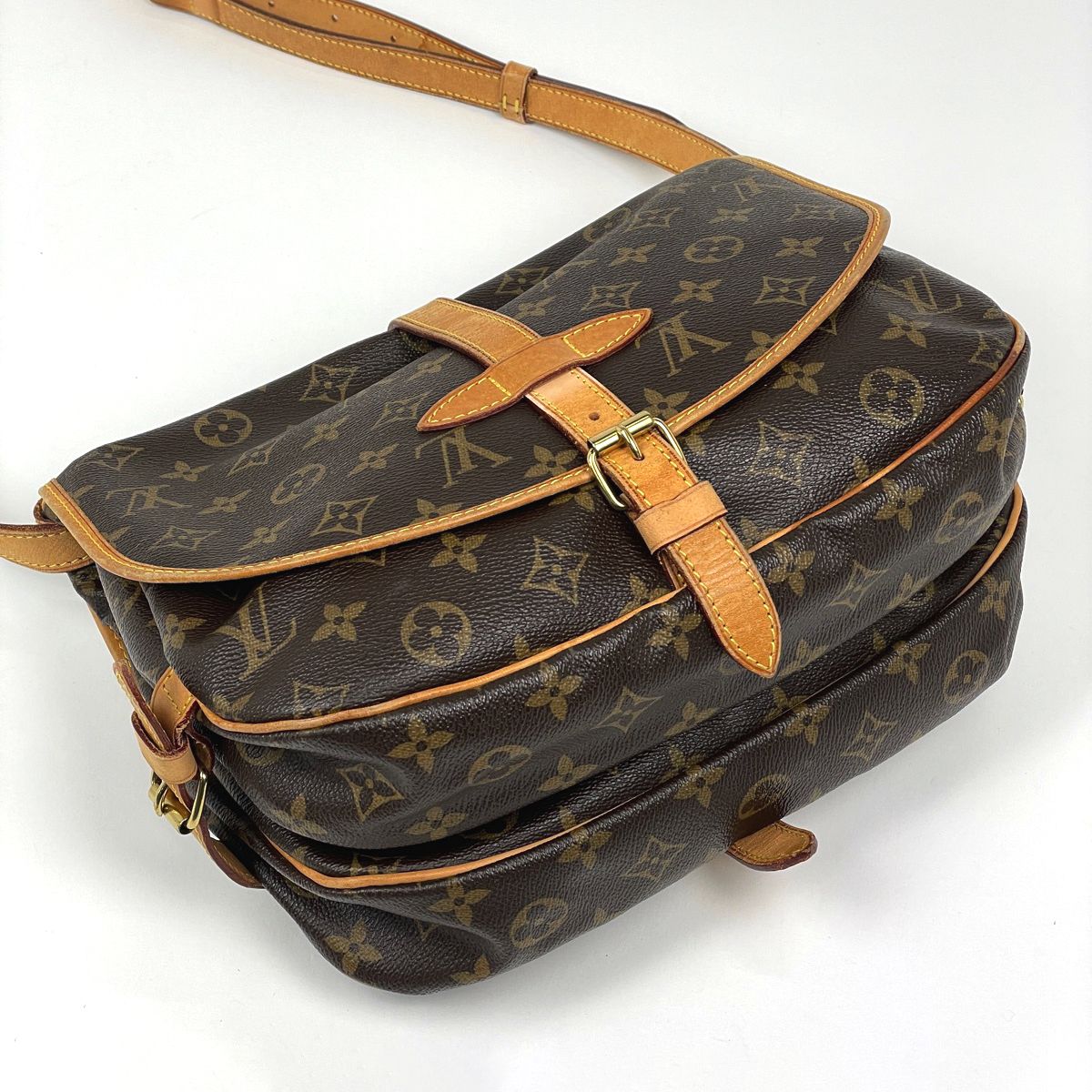 Louis Vuitton Saumur 30 Crossbody Shoulder Bag Monogram Brown — view 2