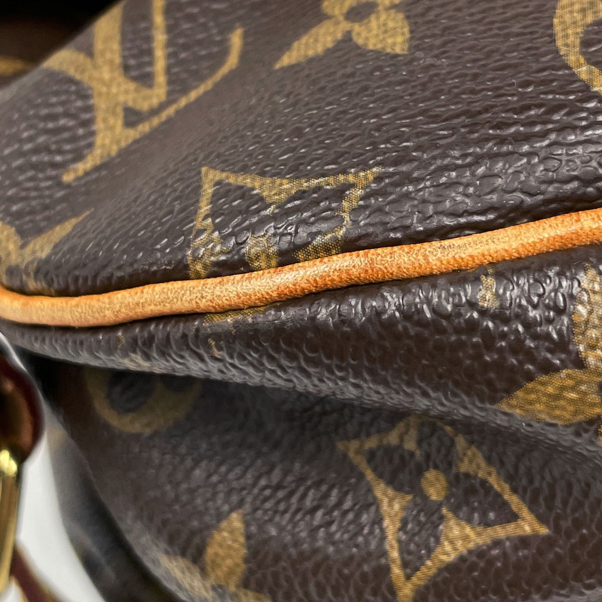Louis Vuitton Saumur 30 Crossbody Shoulder Bag Monogram Brown — view 3