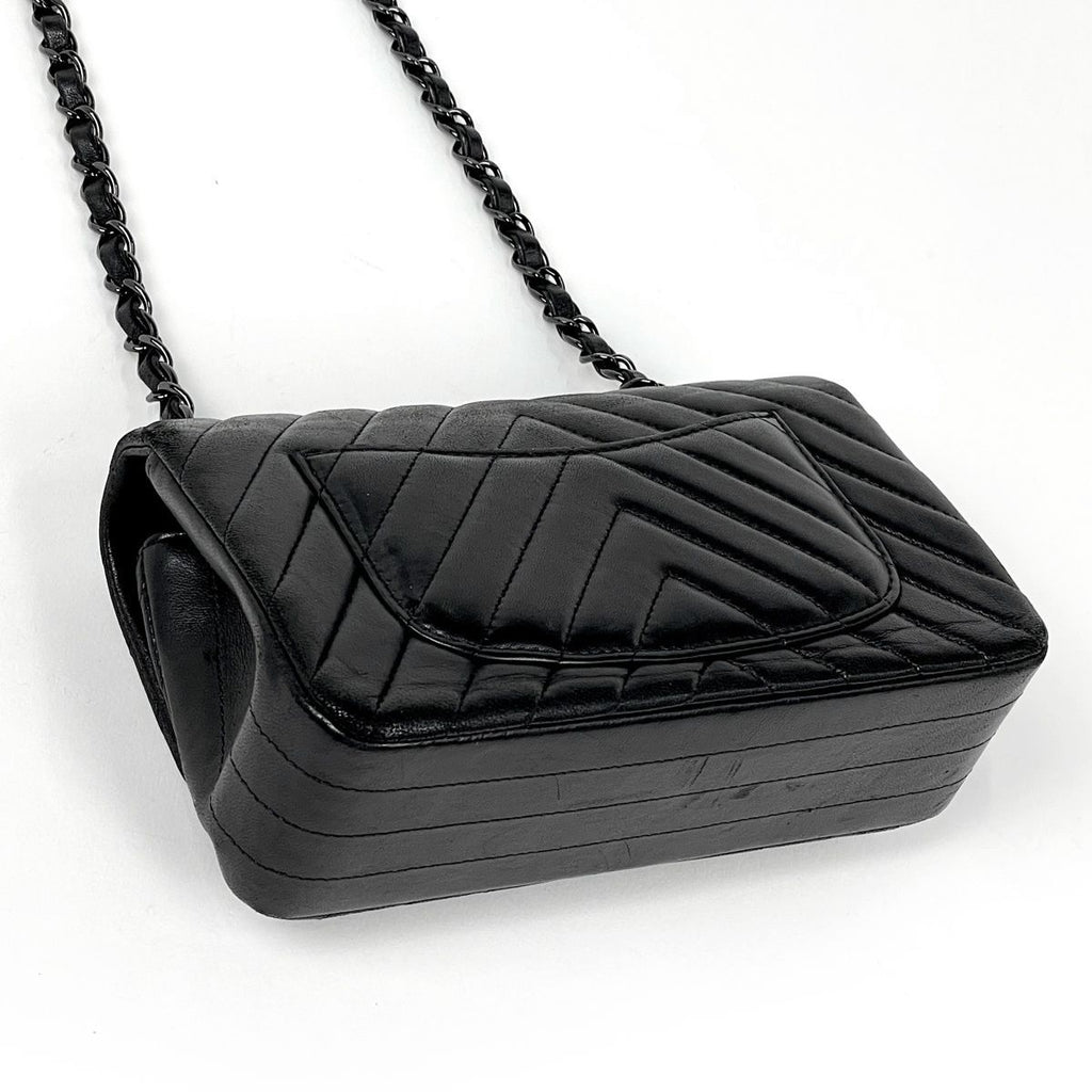 Chanel Stitch Chain Shoulder Bag CC Logo Blanc Leather Black — view 2