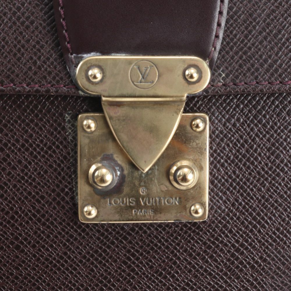 Louis Vuitton Taiga Pochette Clado Acajou Leather Clutch Pouch — view 9