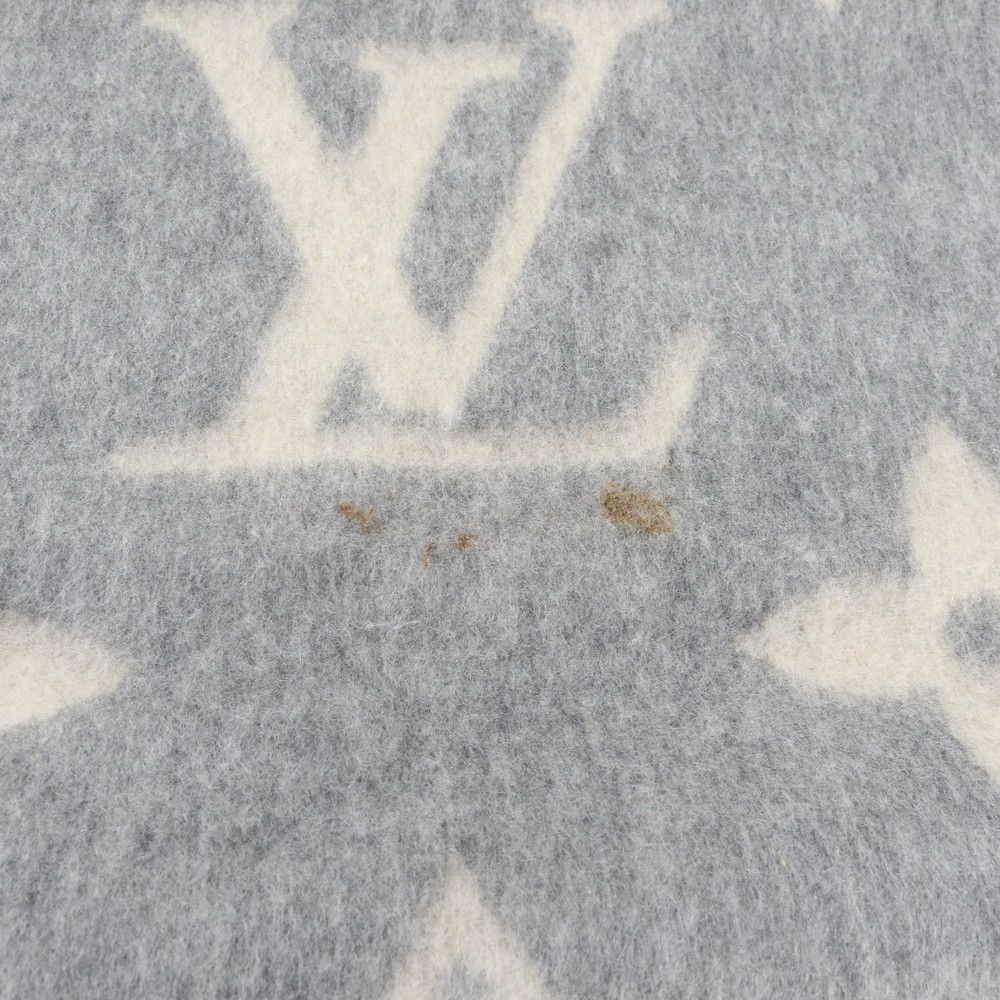 Louis Vuitton Tag Echarpe Reykjavik Cashmere 100% Monogram Fringe Scarf Gray — view 7