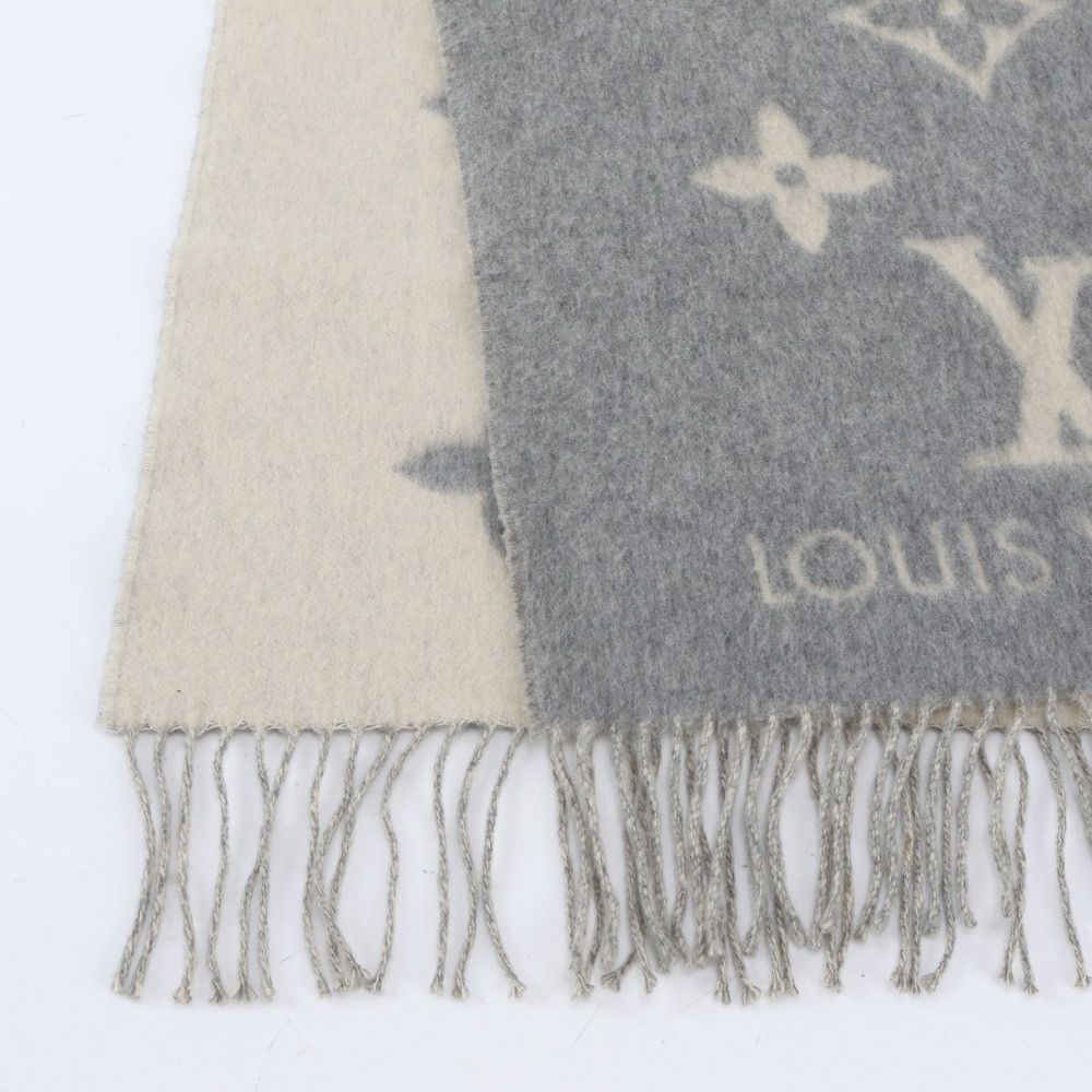 Louis Vuitton Tag Echarpe Reykjavik Cashmere 100% Monogram Fringe Scarf Gray — view 3