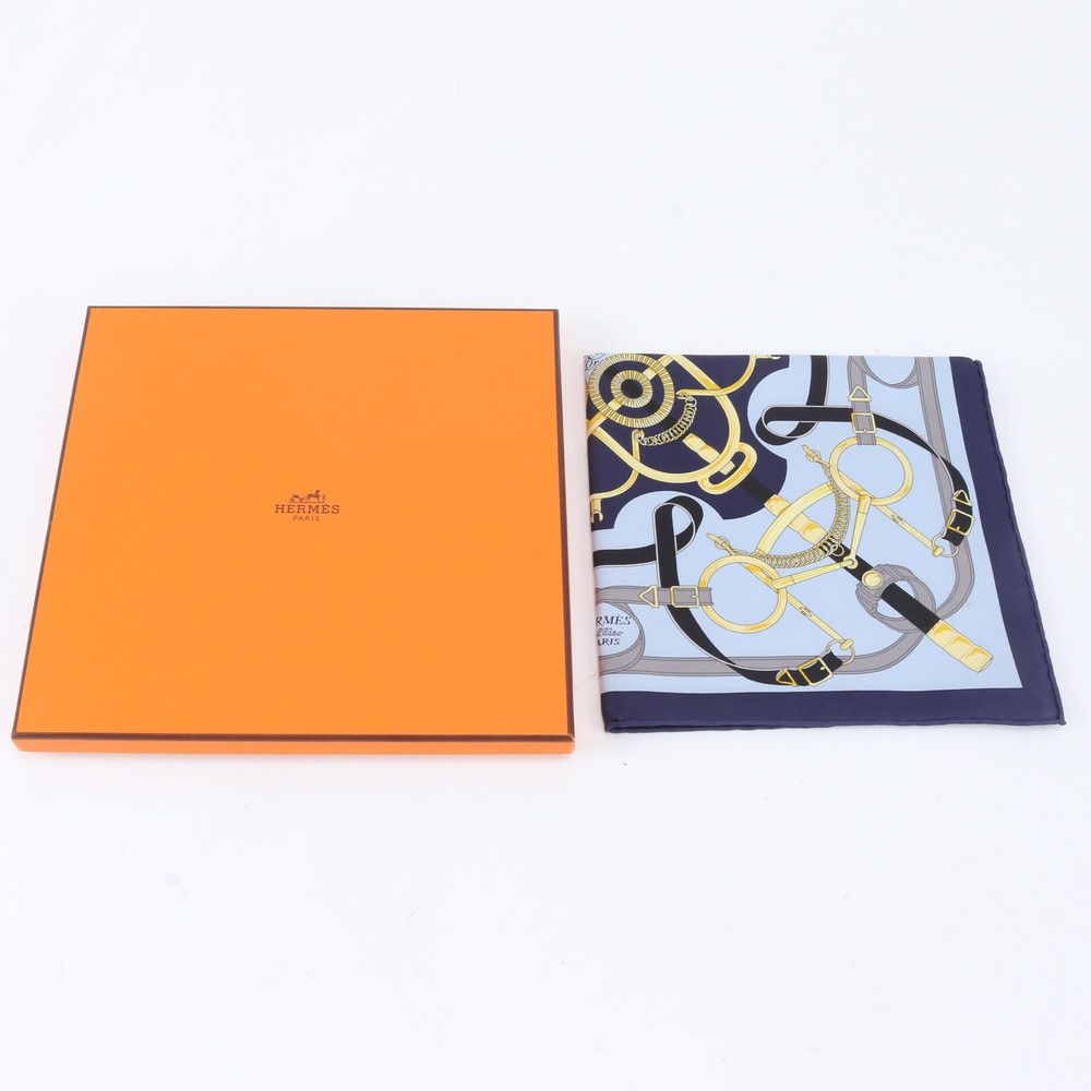 Hermes Tagged Carre Eperon D'or Yellow Gold Spurs Silk 100% Scarf — view 2