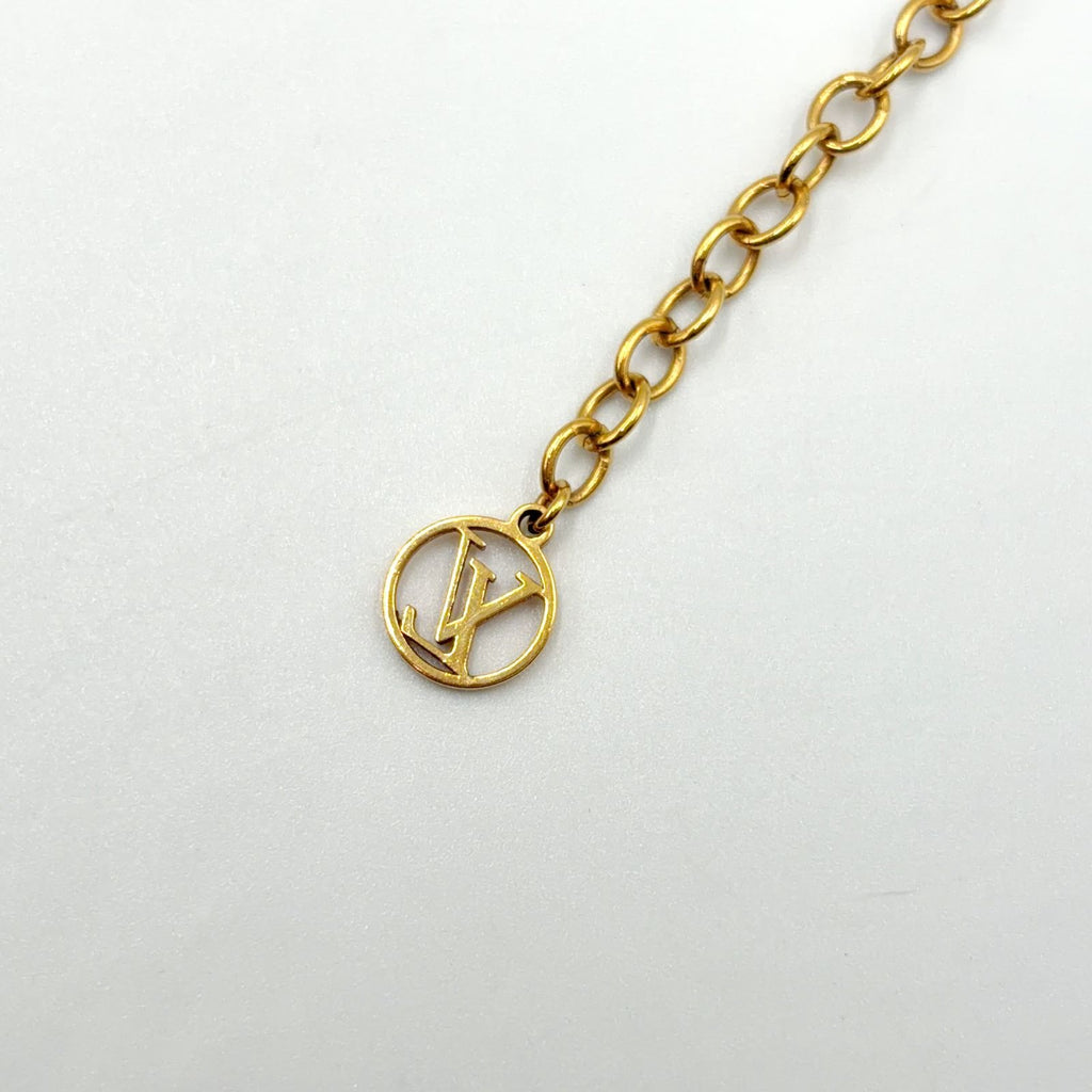 Louis Vuitton Essential Metal Necklace Gold — view 9