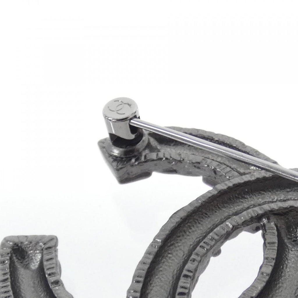 Chanel Brooch Pink — view 3
