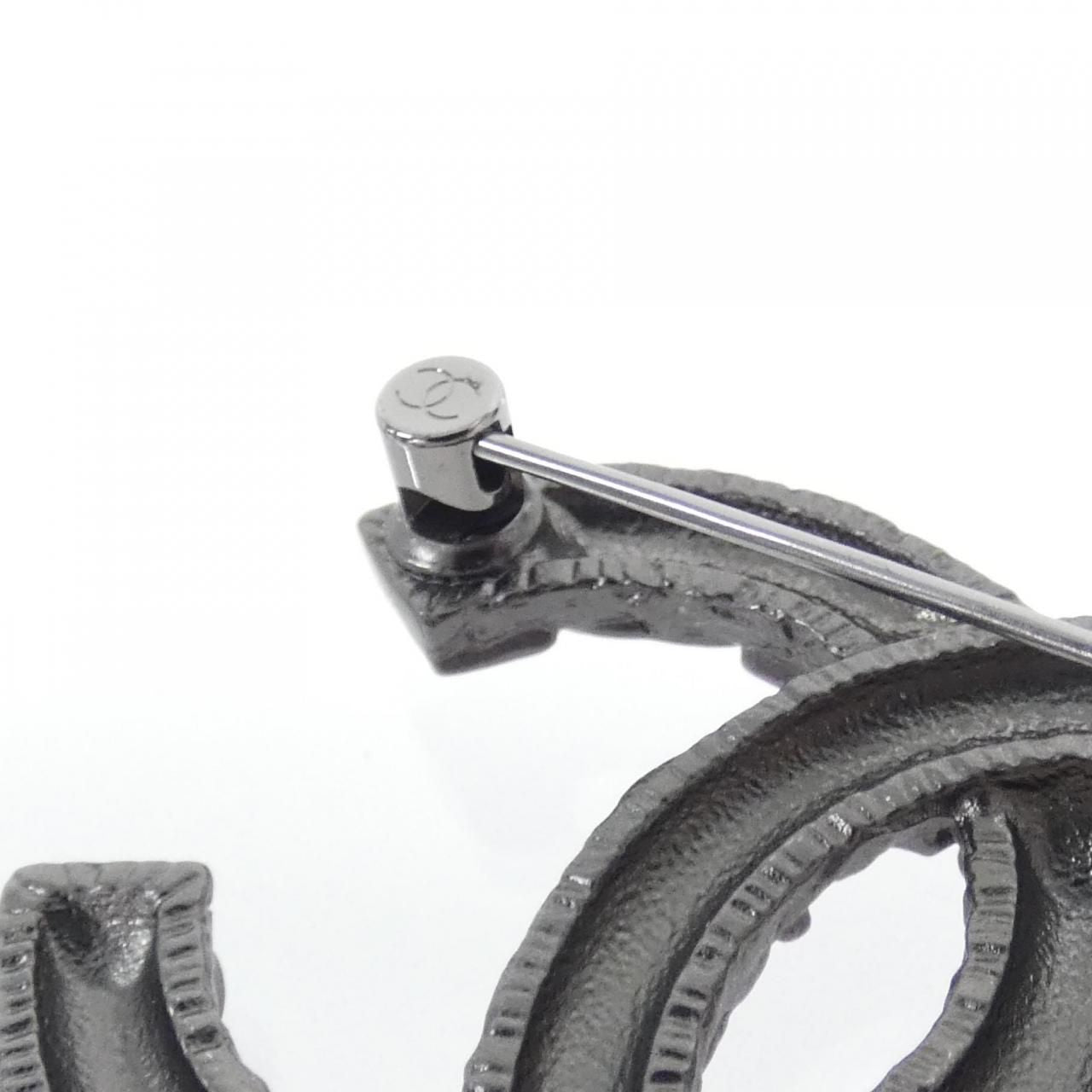 Chanel Brooch Pink — view 3