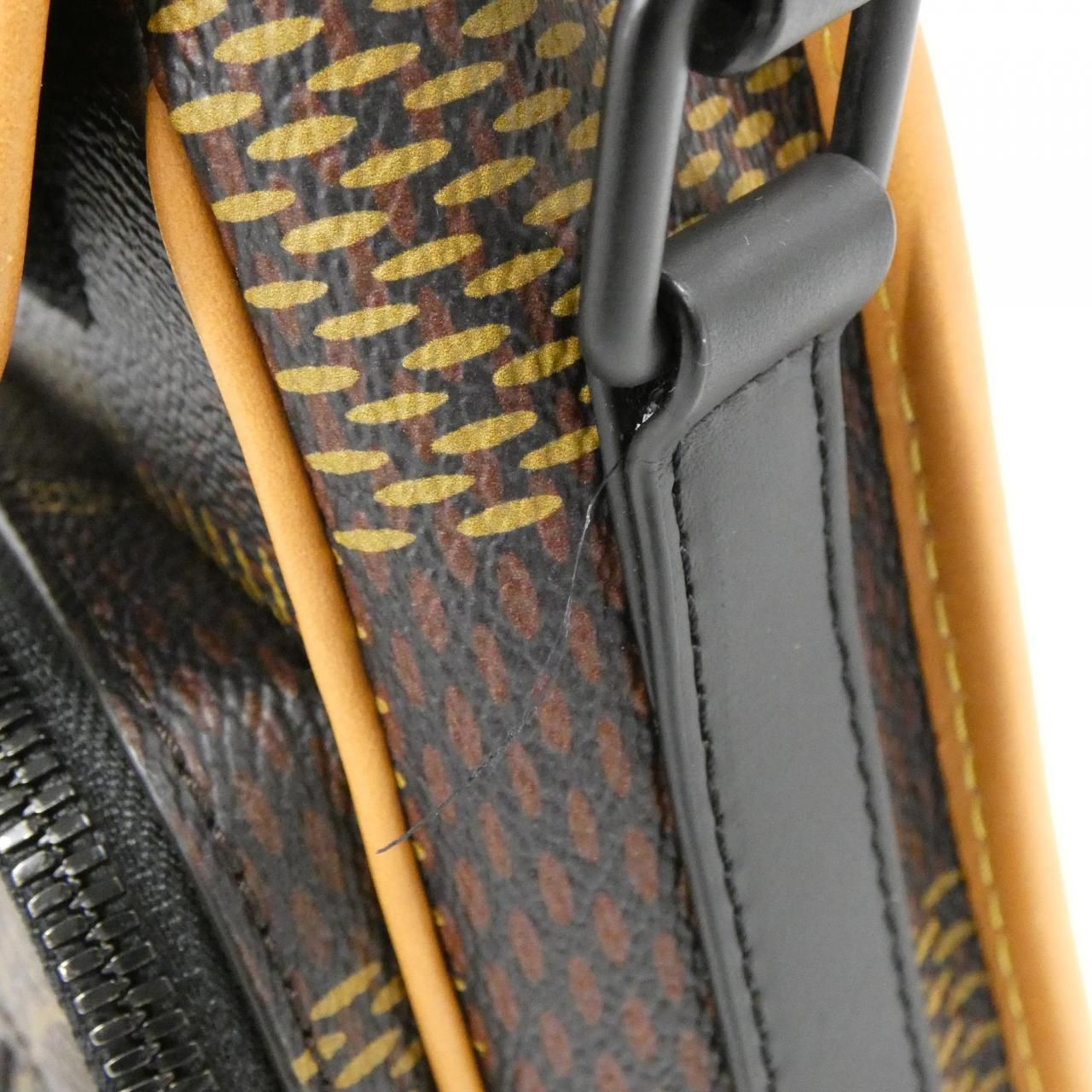 Louis Vuitton Damier Giant Amazon Messenger Shoulder — view 5