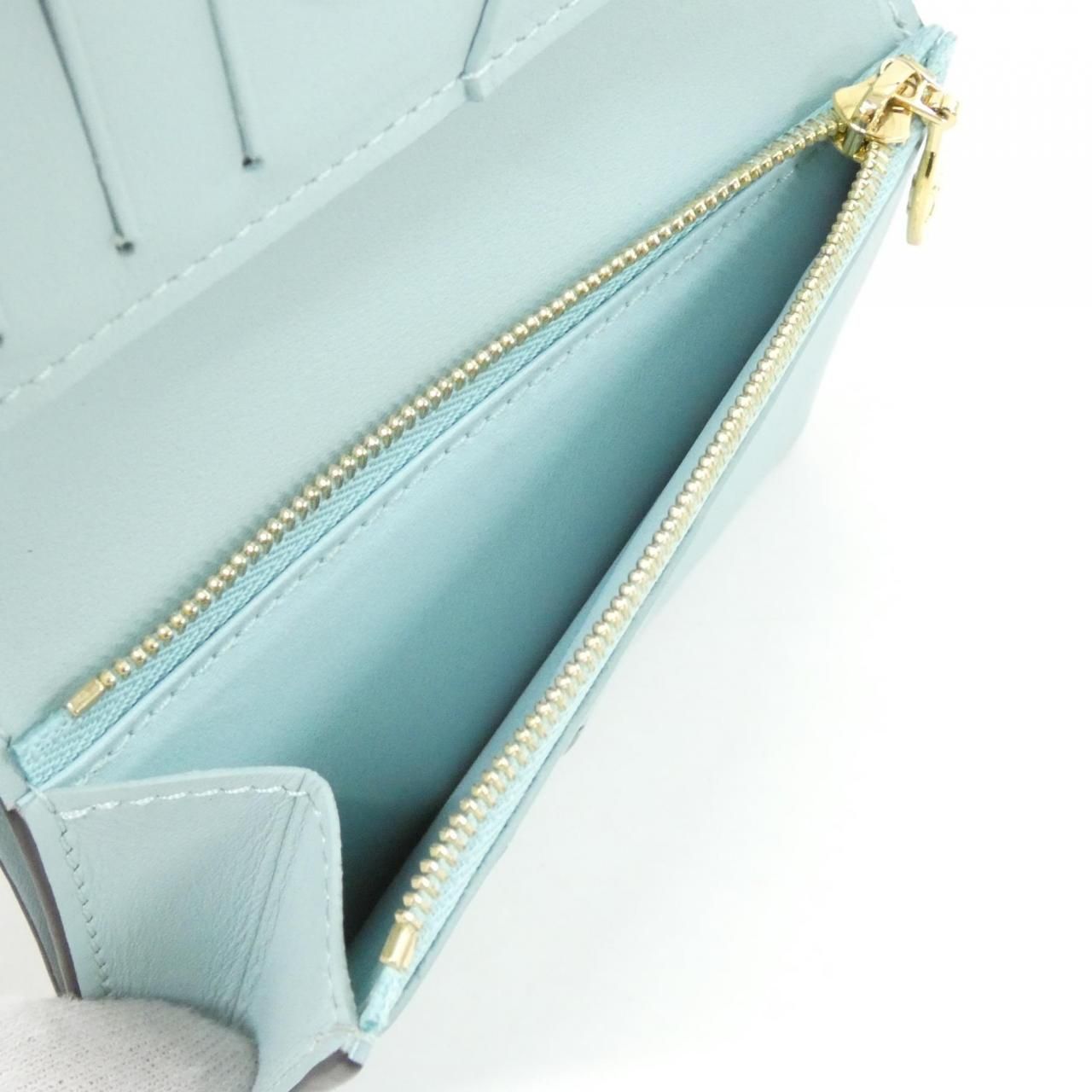 Louis Vuitton Taurillon LV Vertical Wallet Compact — view 6