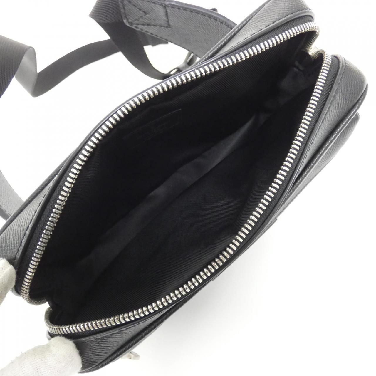 Louis Vuitton Taiga Bum Bag Outdoor — view 5